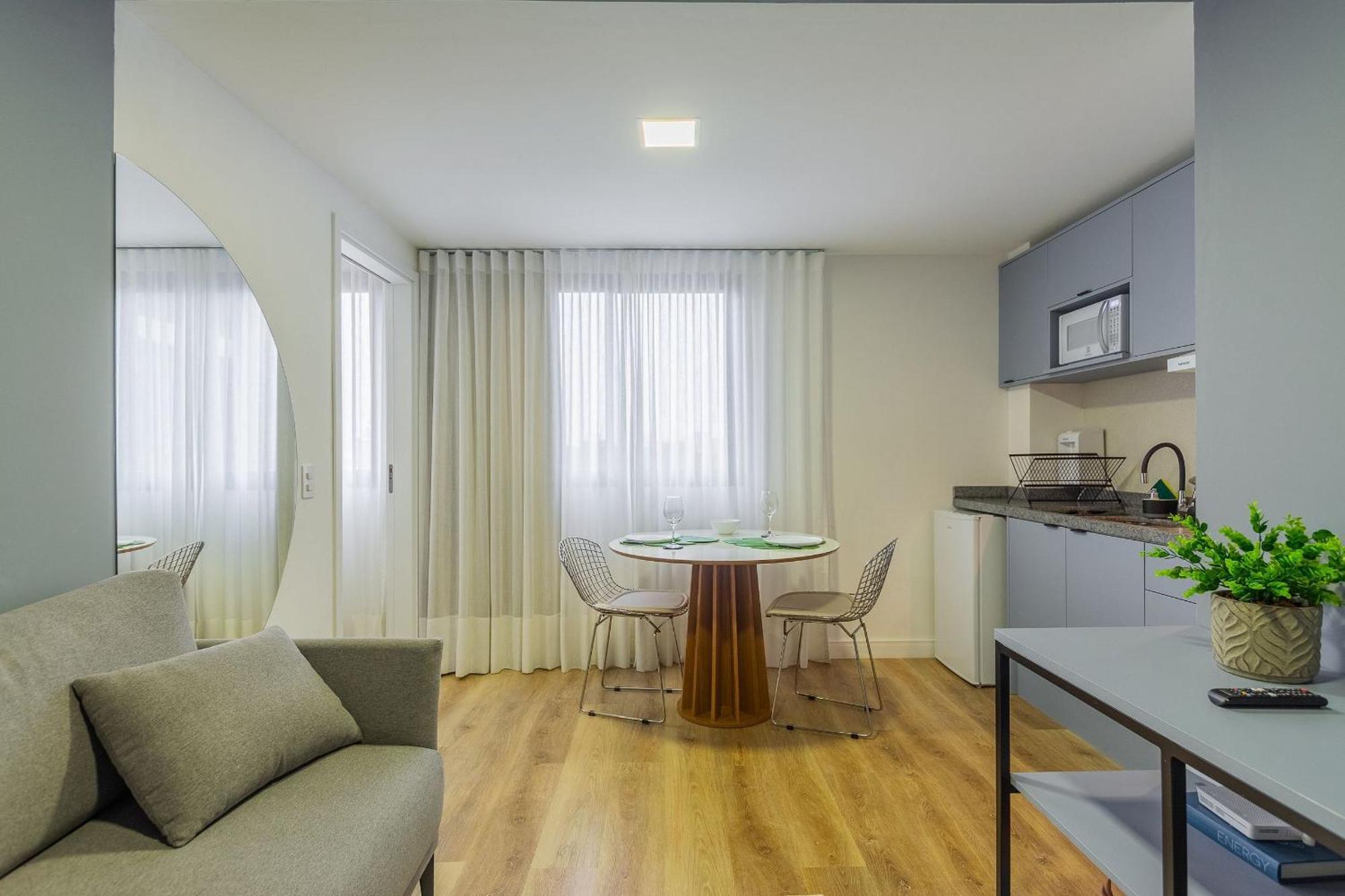 Easy Life Campos Puc By Xtay - Conforto Em Curitiba, A Poucos Minutos Do Teatro Paiol E Do Mercado Municipal Holiday home